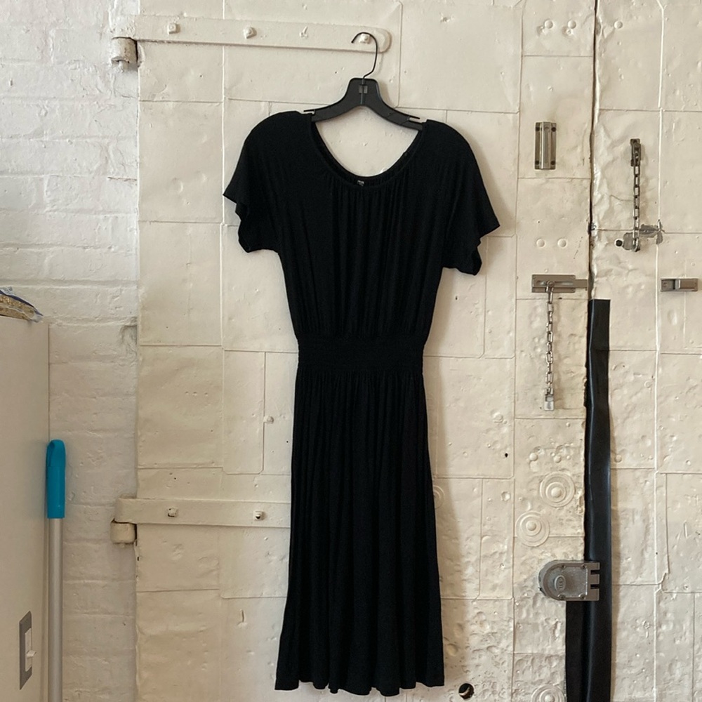 Uniqlo black midi dress barely worn XS